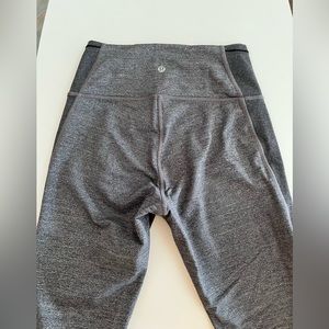 Lululemon Hit It 7/8 Cropped Leggings Womens
6 T60416 Dark Heather Gray